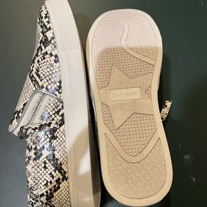 Steve Madden slip on, Girls size 5